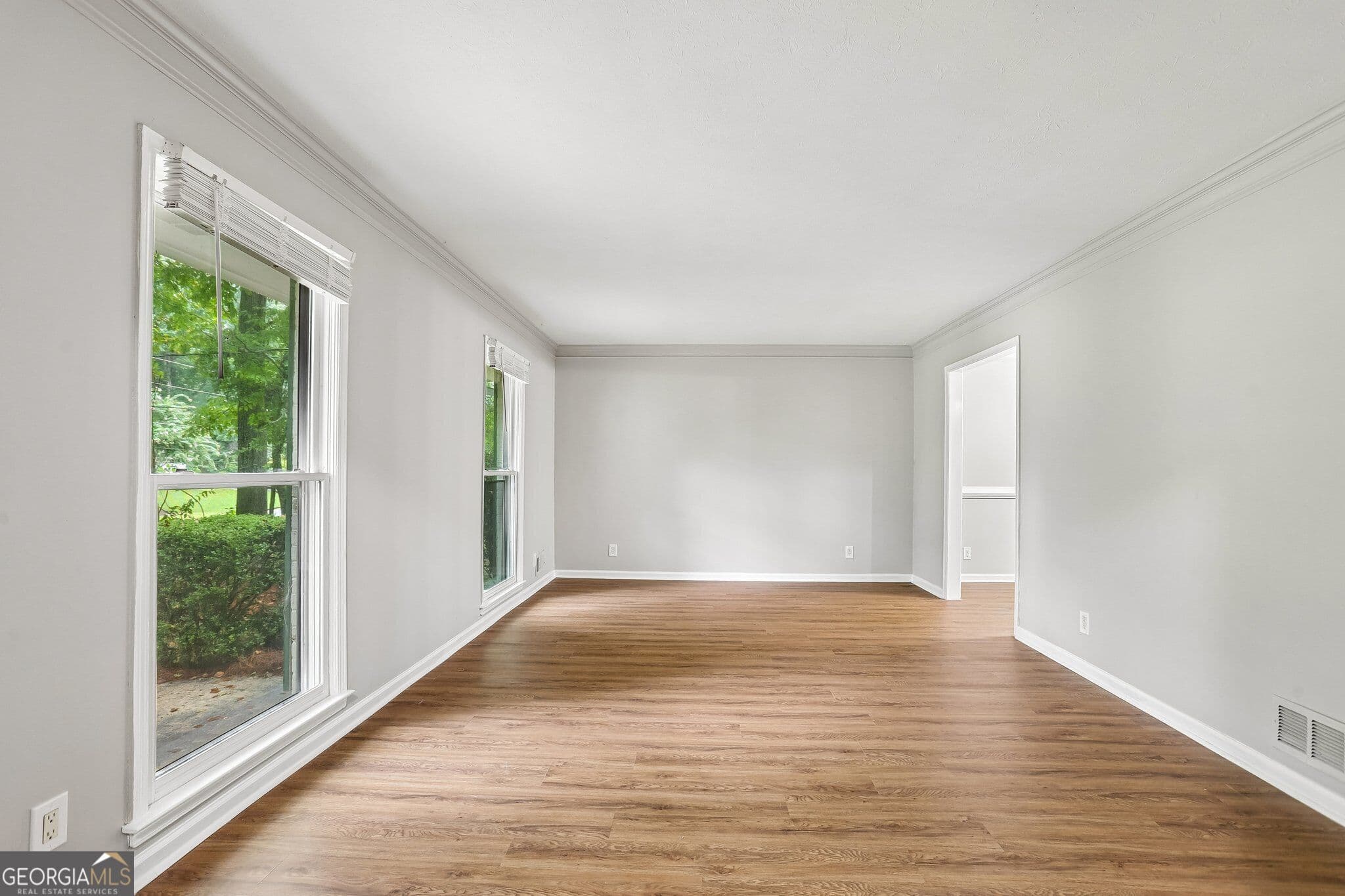 4 bedroom, 2.5 bathroom, 2,477 sq ft single family residence for sale at 2896 Haverford Lane, Marietta, GA 30067 — photo 2