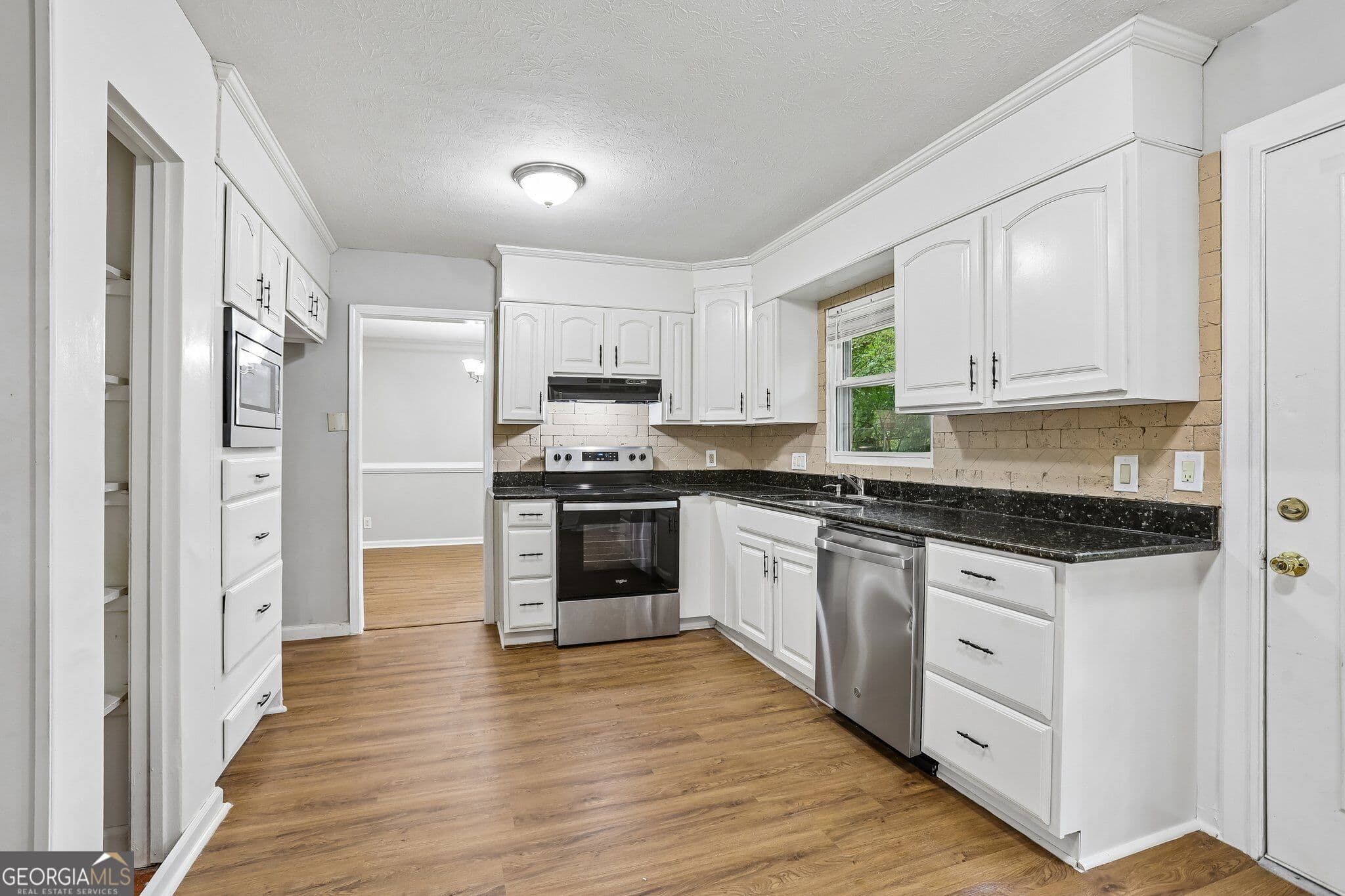 4 bedroom, 2.5 bathroom, 2,477 sq ft single family residence for sale at 2896 Haverford Lane, Marietta, GA 30067 — photo 7