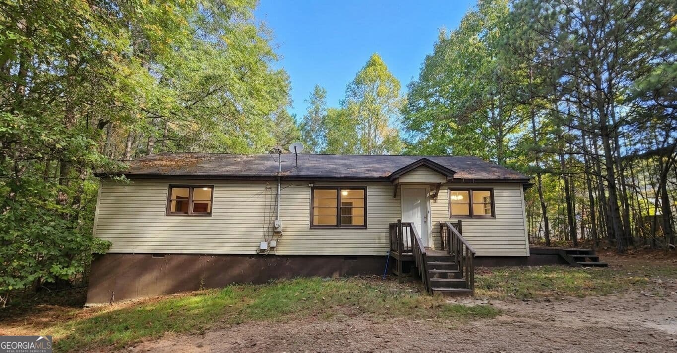 3 bedroom, 1 bathroom, 1,036 sq ft single family residence for sale at 377 Dock Hyde Road, Carrollton, GA 30116