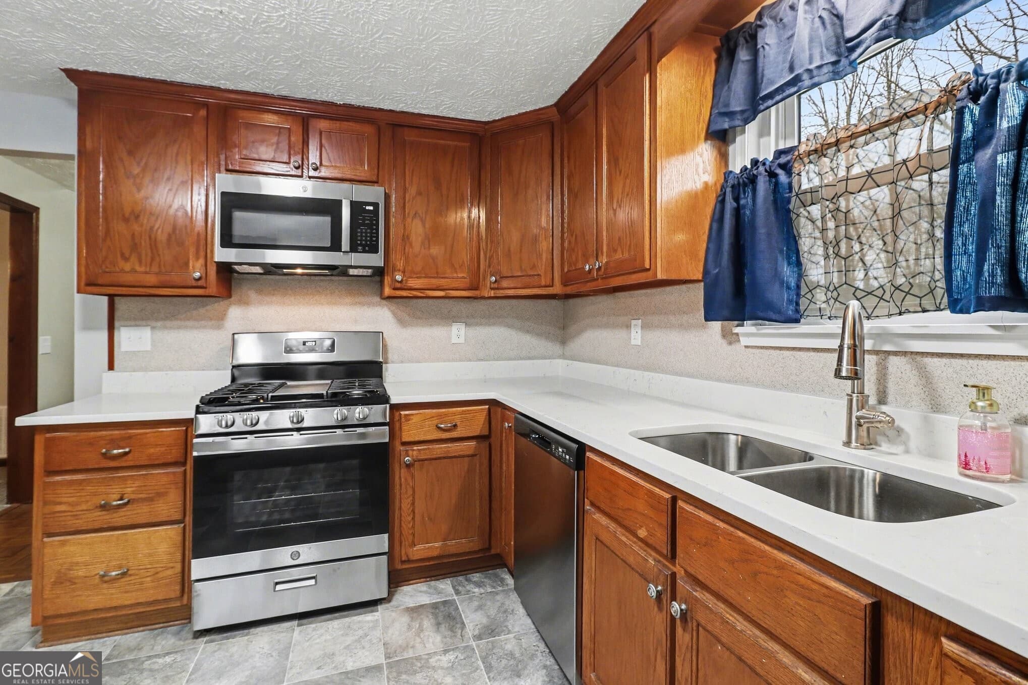 3 bedroom, 2 bathroom, 1,284 sq ft single family residence for sale at 3864 YEAGER Road, Douglasville, GA 30135 — photo 8