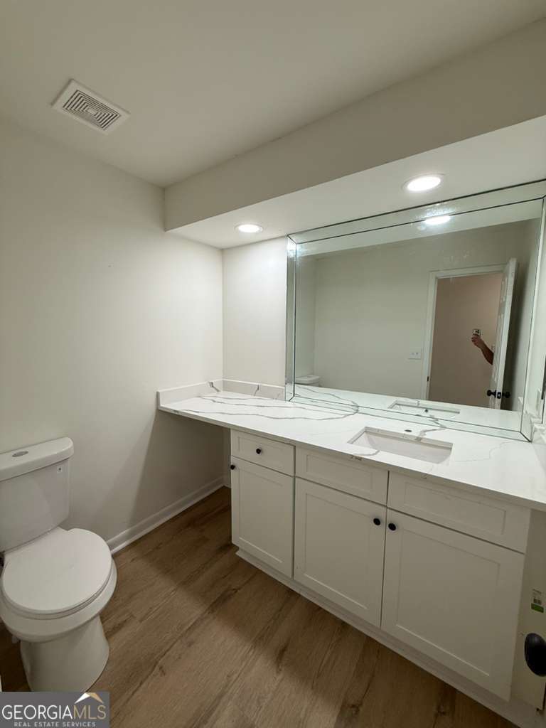 3 bedroom, 2.5 bathroom, 5,072 sq ft single family residence for sale at 352 N Peak Drive, Alpharetta, GA 30022 — photo 2