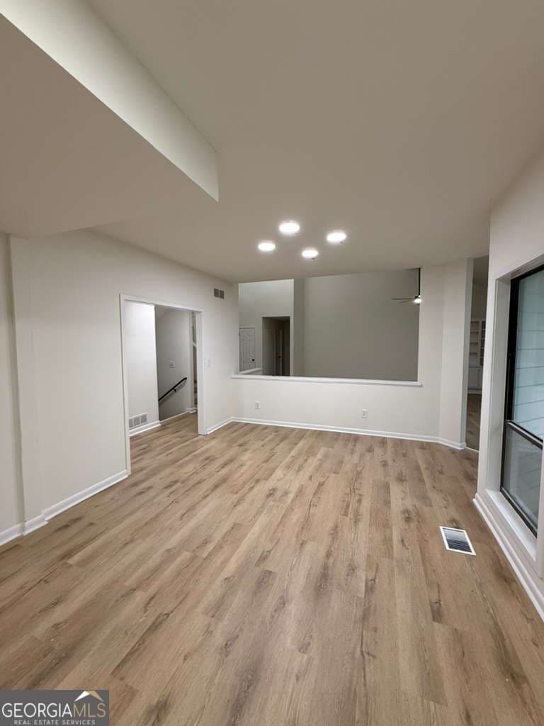 3 bedroom, 2.5 bathroom, 5,072 sq ft single family residence for sale at 352 N Peak Drive, Alpharetta, GA 30022 — photo 6