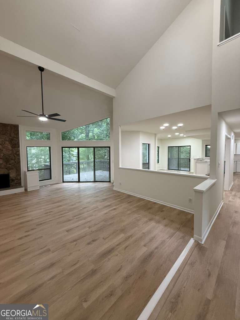 3 bedroom, 2.5 bathroom, 5,072 sq ft single family residence for sale at 352 N Peak Drive, Alpharetta, GA 30022 — photo 7
