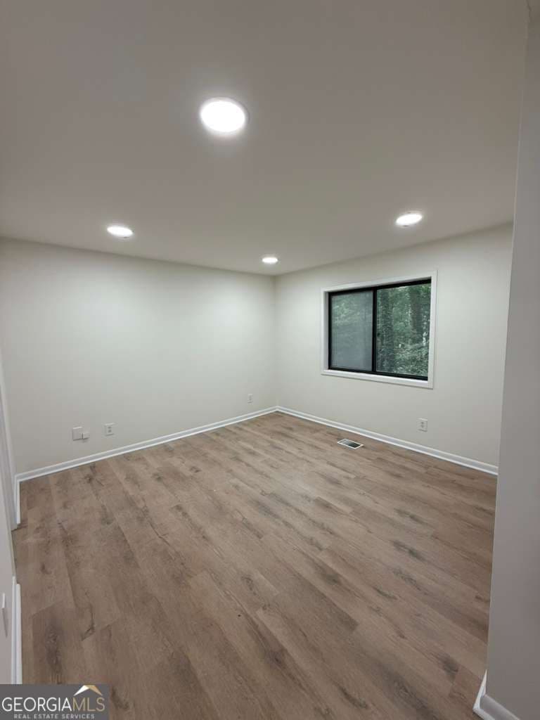 3 bedroom, 2.5 bathroom, 5,072 sq ft single family residence for sale at 352 N Peak Drive, Alpharetta, GA 30022 — photo 9