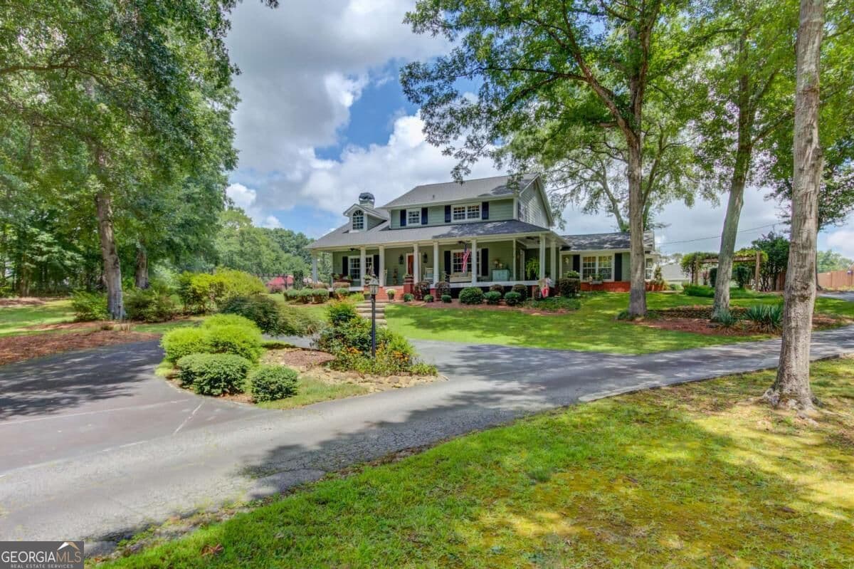 4 bedroom, 2.5 bathroom, 2,945 sq ft single family residence for sale at 1140 Beaver Dam Road, Hoschton, GA 30548 — photo 2