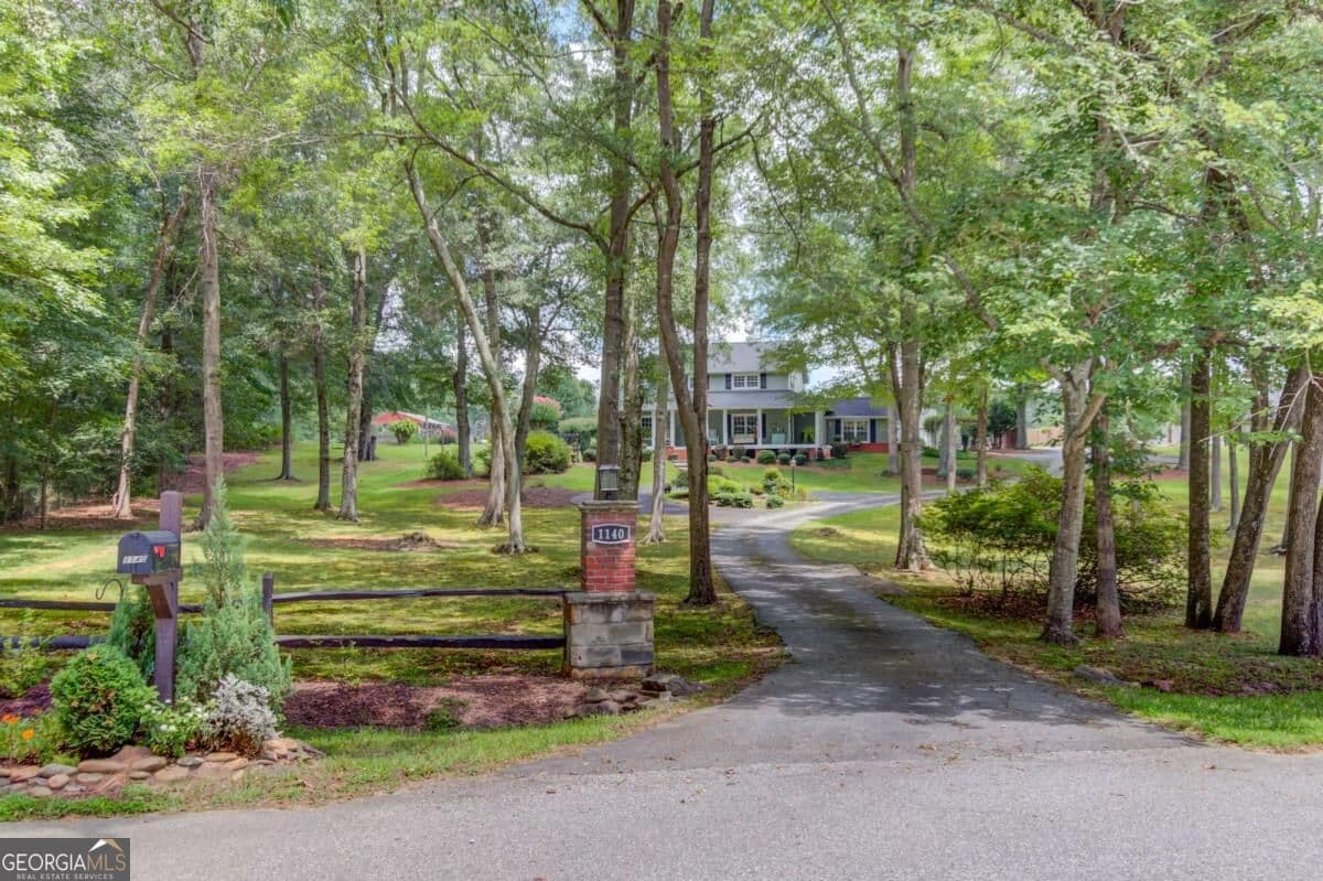 4 bedroom, 2.5 bathroom, 2,945 sq ft single family residence for sale at 1140 Beaver Dam Road, Hoschton, GA 30548 — photo 4