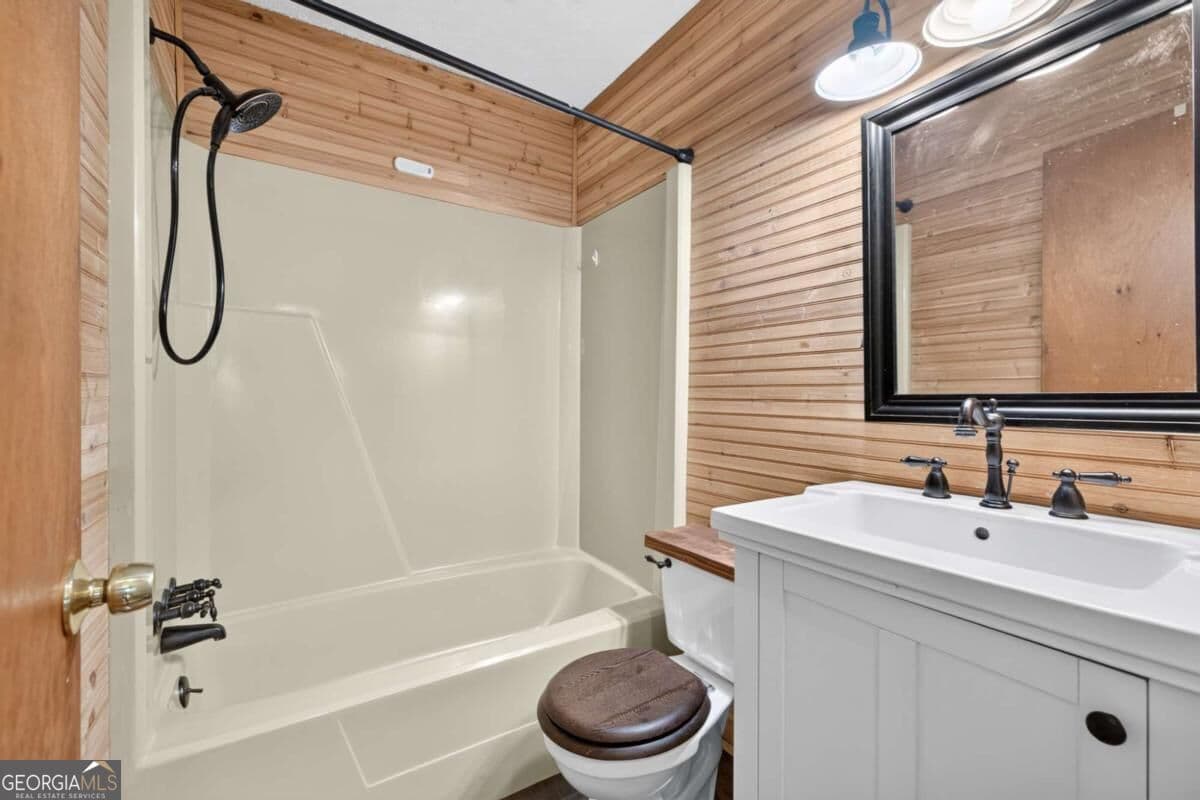 4 bedroom, 2 bathroom, 1,242 sq ft single family residence for sale at 967 Honeysuckle Trail, Winder, GA 30680 — photo 5