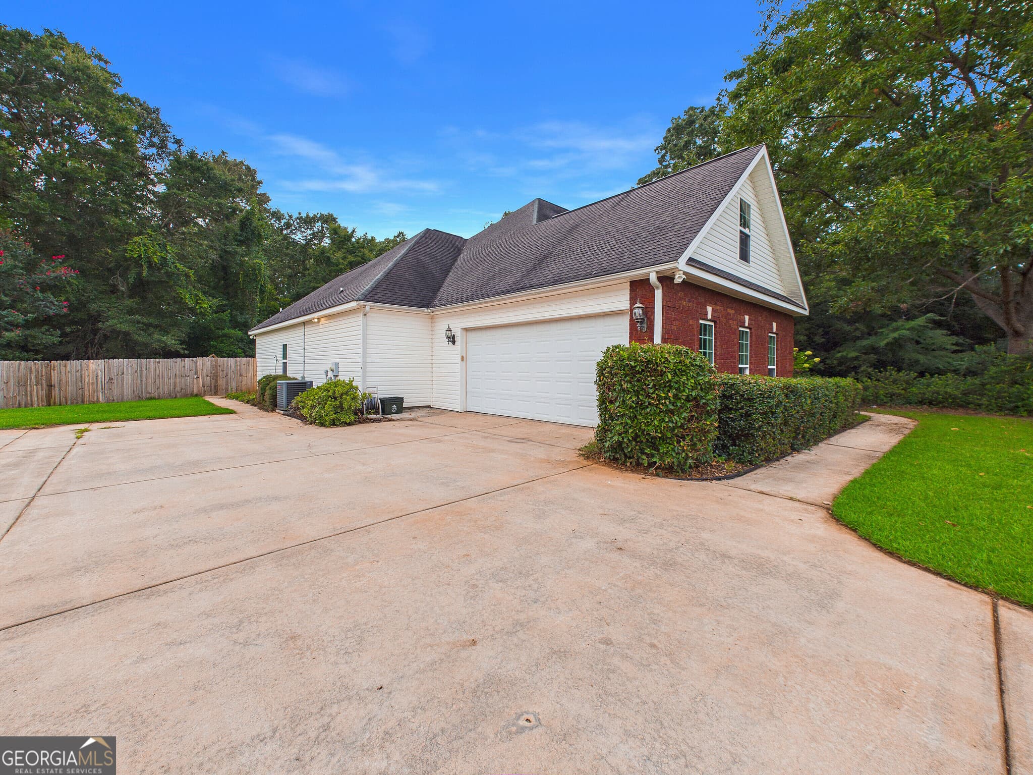 3 bedroom, 2.5 bathroom, 2,765 sq ft single family residence for sale at 115 Dora Lane, Byron, GA 31008 — photo 8