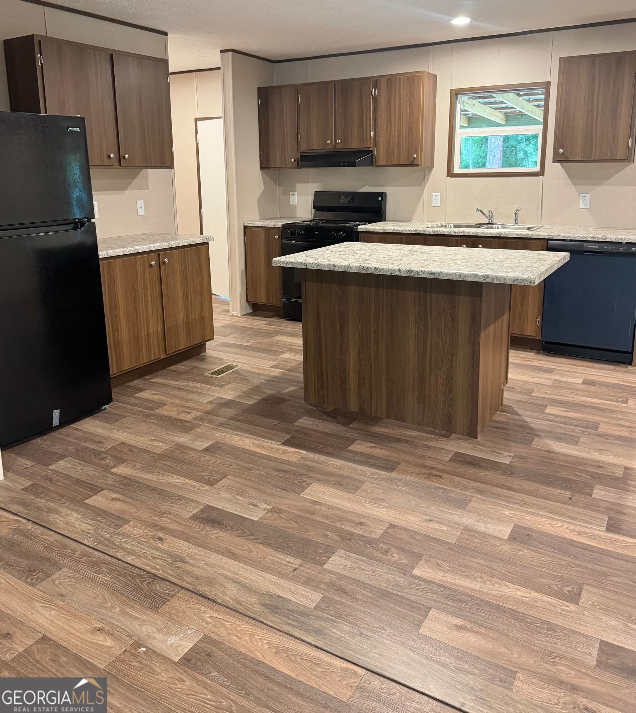 3 bedroom, 2 bathroom, 1,456 sq ft manufactured home,single family residence for sale at 231 Miles Road, Uvalda, GA 30473 — photo 8
