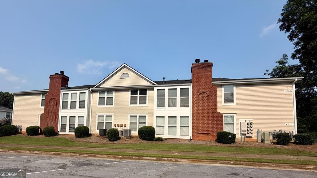 2 bedroom, 2 bathroom, 1,248 sq ft condominium for sale at 4265 Parkview Court, Stone Mountain, GA 30083 — photo 1 of 29