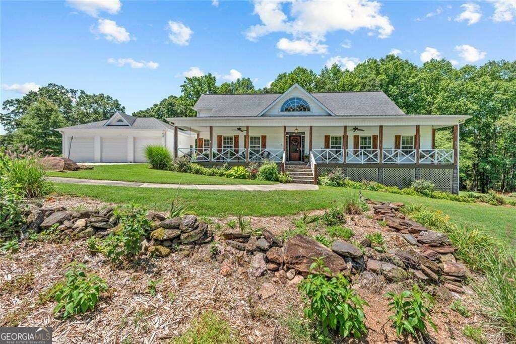 4 bedroom, 3.5 bathroom, 2,500 sq ft single family residence for sale at 195 Sims Farm Way, Maysville, GA 30558 — photo 2