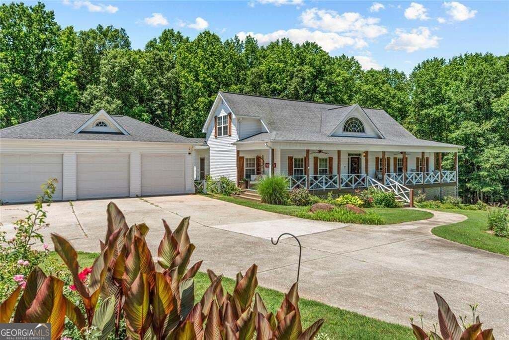 4 bedroom, 3.5 bathroom, 2,500 sq ft single family residence for sale at 195 Sims Farm Way, Maysville, GA 30558 — photo 4