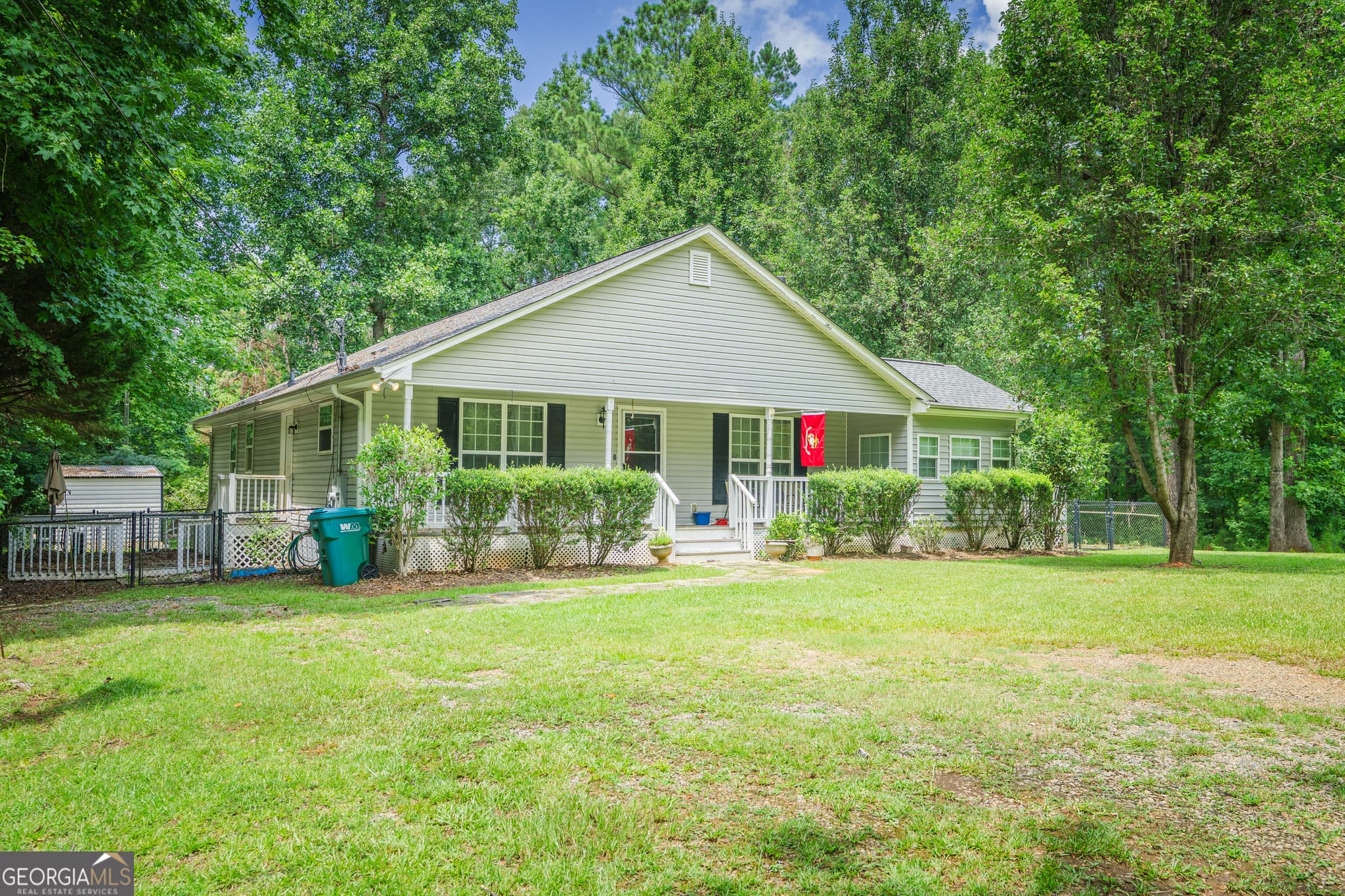 3 bedroom, 2 bathroom, 1,800 sq ft single family residence for sale at 211 Sunfish Trail, Eatonton, GA 31024 — photo 2