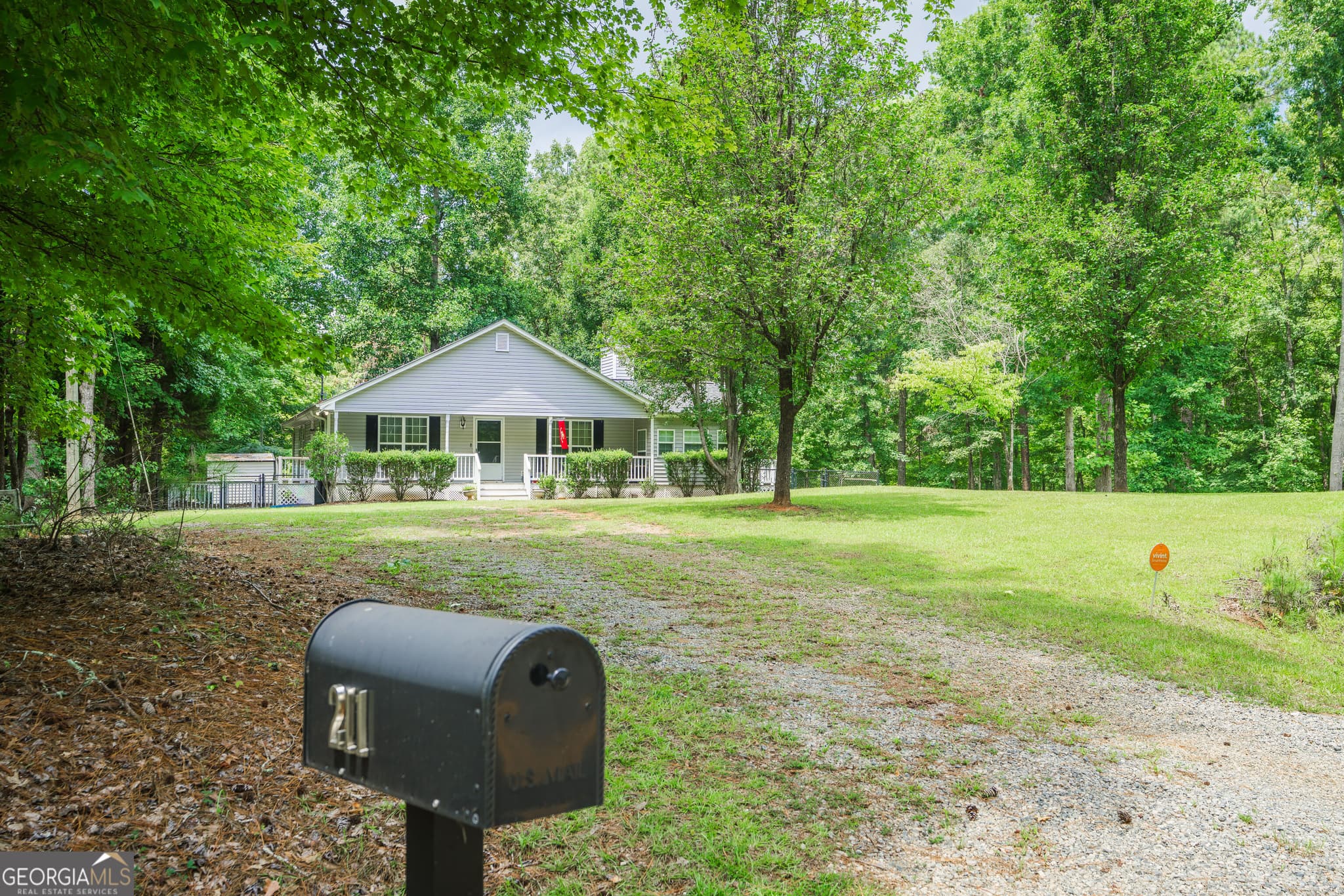 3 bedroom, 2 bathroom, 1,800 sq ft single family residence for sale at 211 Sunfish Trail, Eatonton, GA 31024 — photo 5
