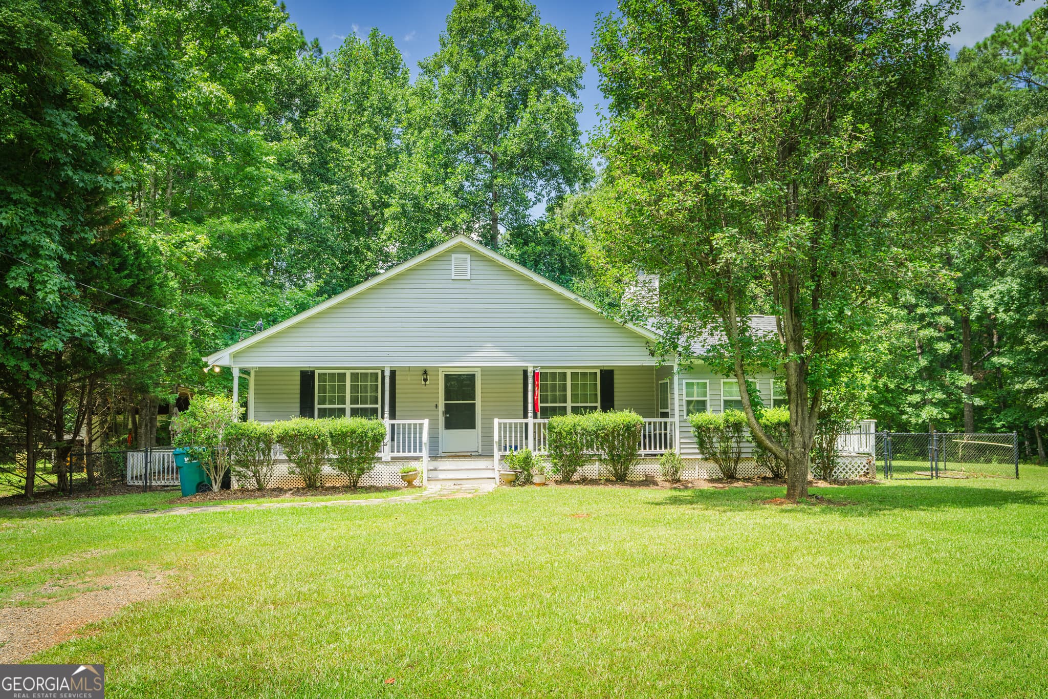 3 bedroom, 2 bathroom, 1,800 sq ft single family residence for sale at 211 Sunfish Trail, Eatonton, GA 31024
