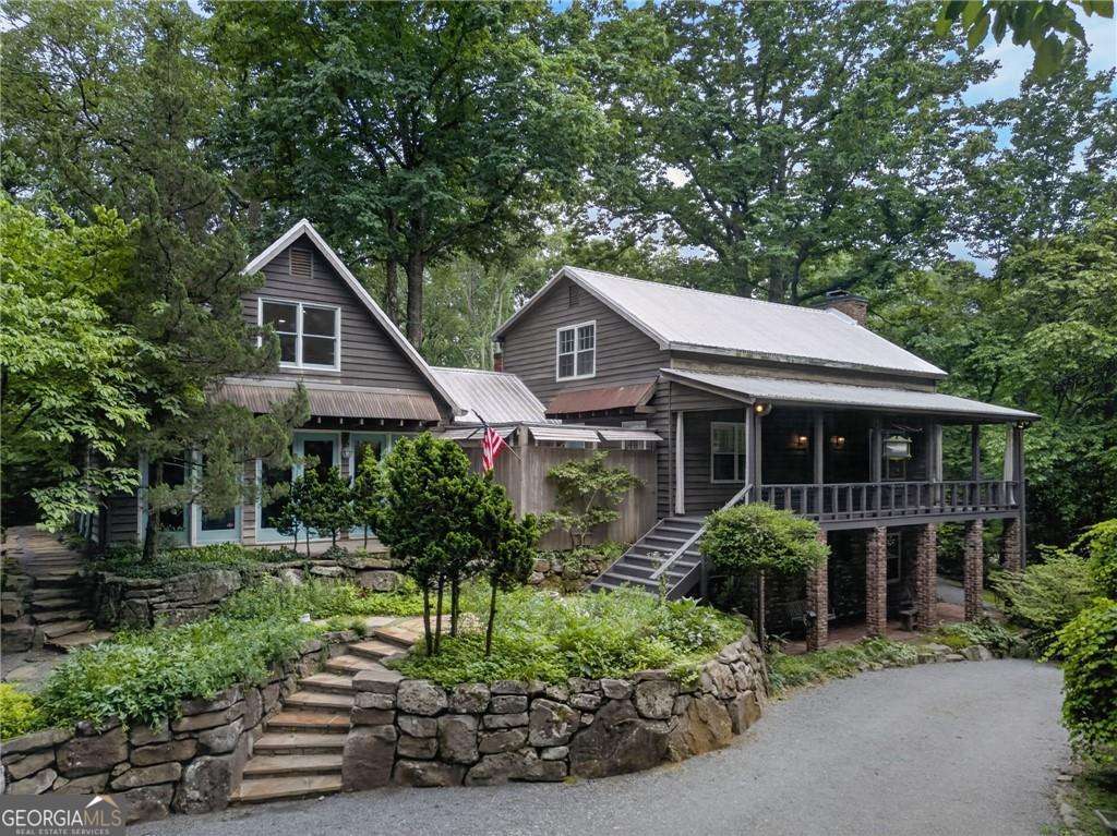 3 bedroom, 2 bathroom single family residence sold at 2790 Davis Road, Marietta, GA 30062