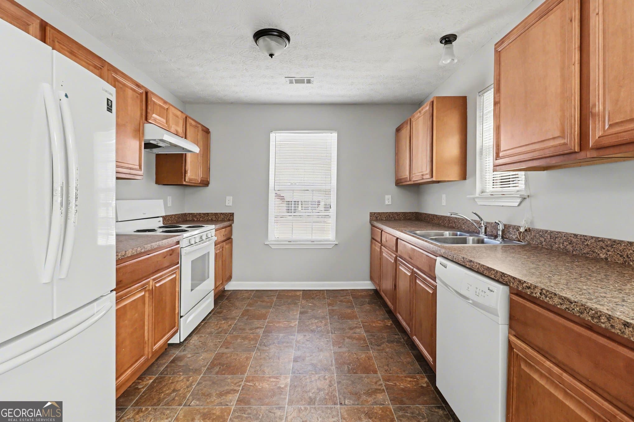 3 bedroom, 2 bathroom, 1,315 sq ft single family residence for sale at 2329 Glebe Court, Hampton, GA 30228 — photo 8
