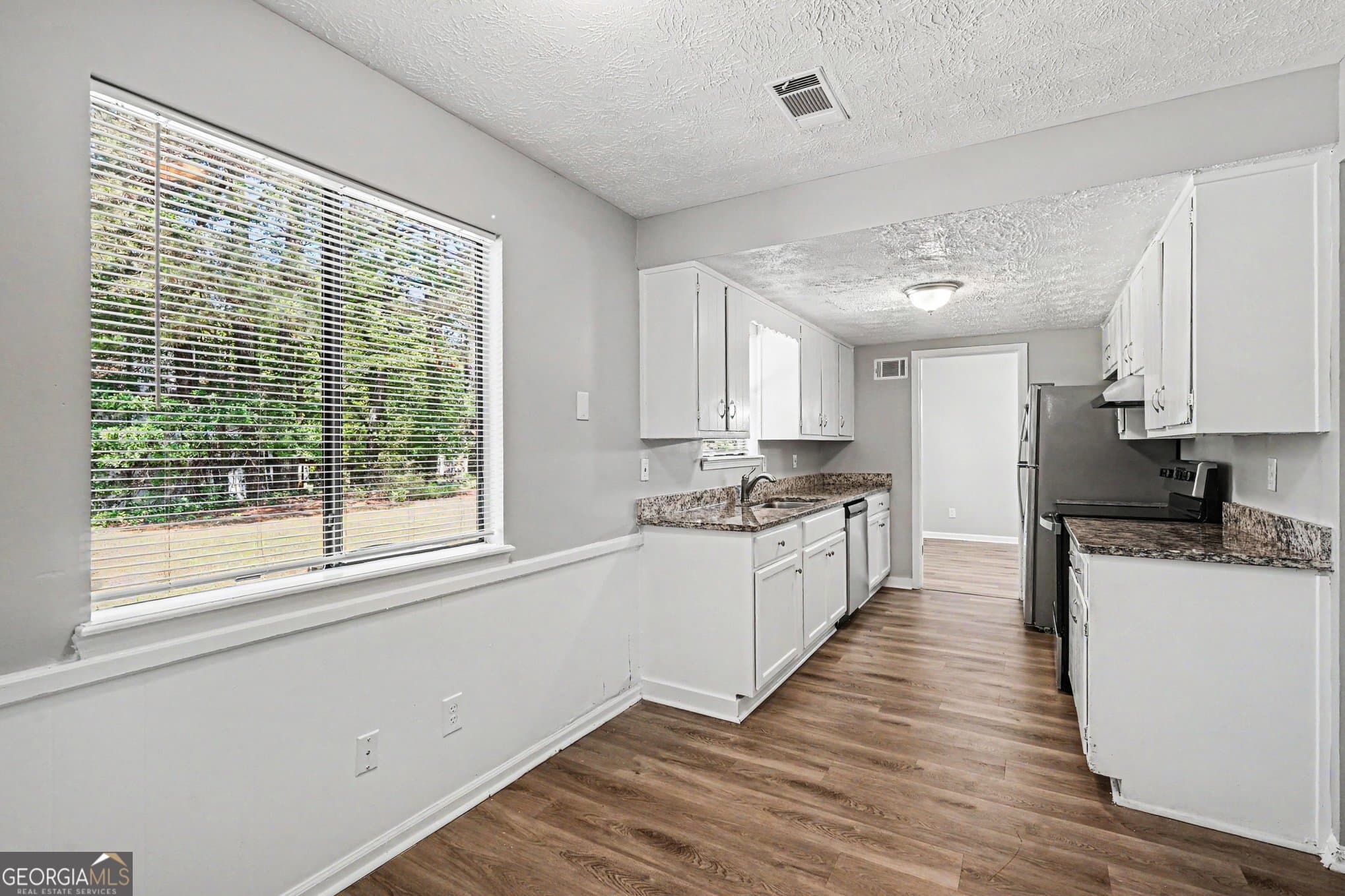 4 bedroom, 2.5 bathroom, 2,107 sq ft single family residence for sale at 4406 Blackbirch Lane, Decatur, GA 30034 — photo 4