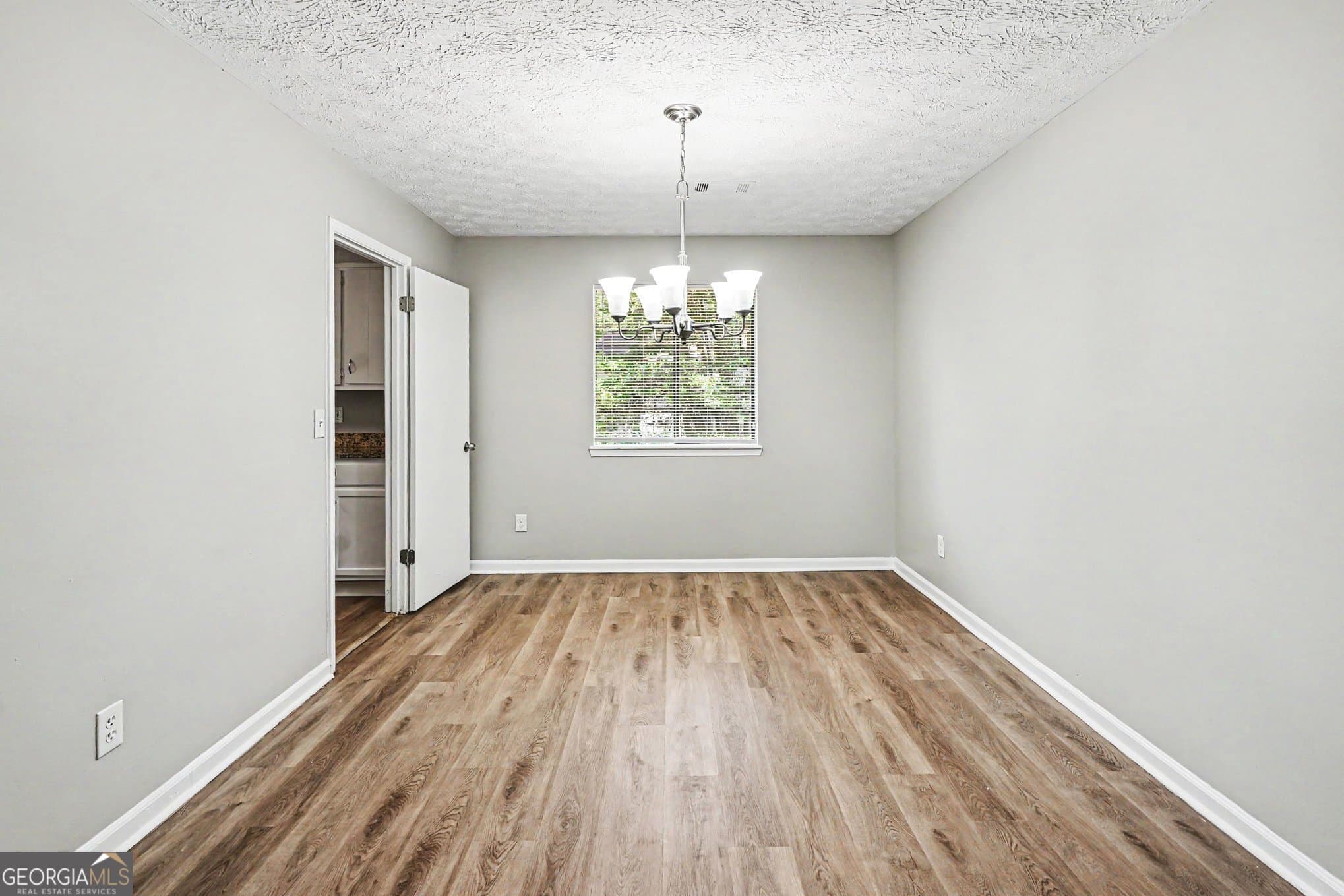 4 bedroom, 2.5 bathroom, 2,107 sq ft single family residence for sale at 4406 Blackbirch Lane, Decatur, GA 30034 — photo 8