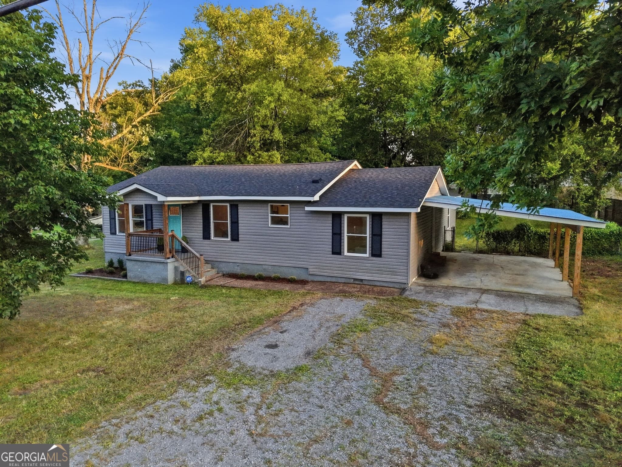 3 bedroom, 2 bathroom, 1,584 sq ft single family residence for sale at 711 W James Avenue, Rossville, GA 30741 — photo 2