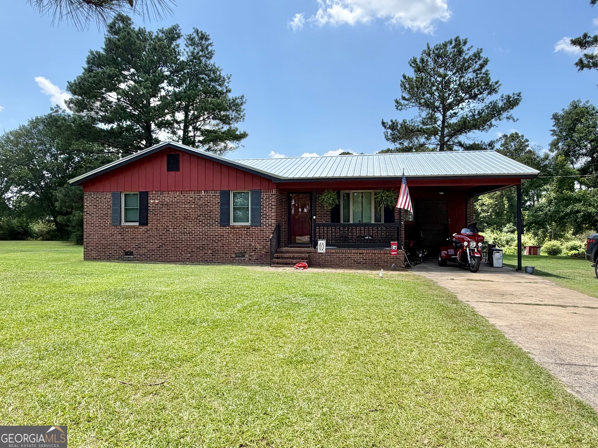 2 bedroom, 2 bathroom, 1,096 sq ft single family residence for sale at 1490 N HWY 319, East Dublin, GA 31027