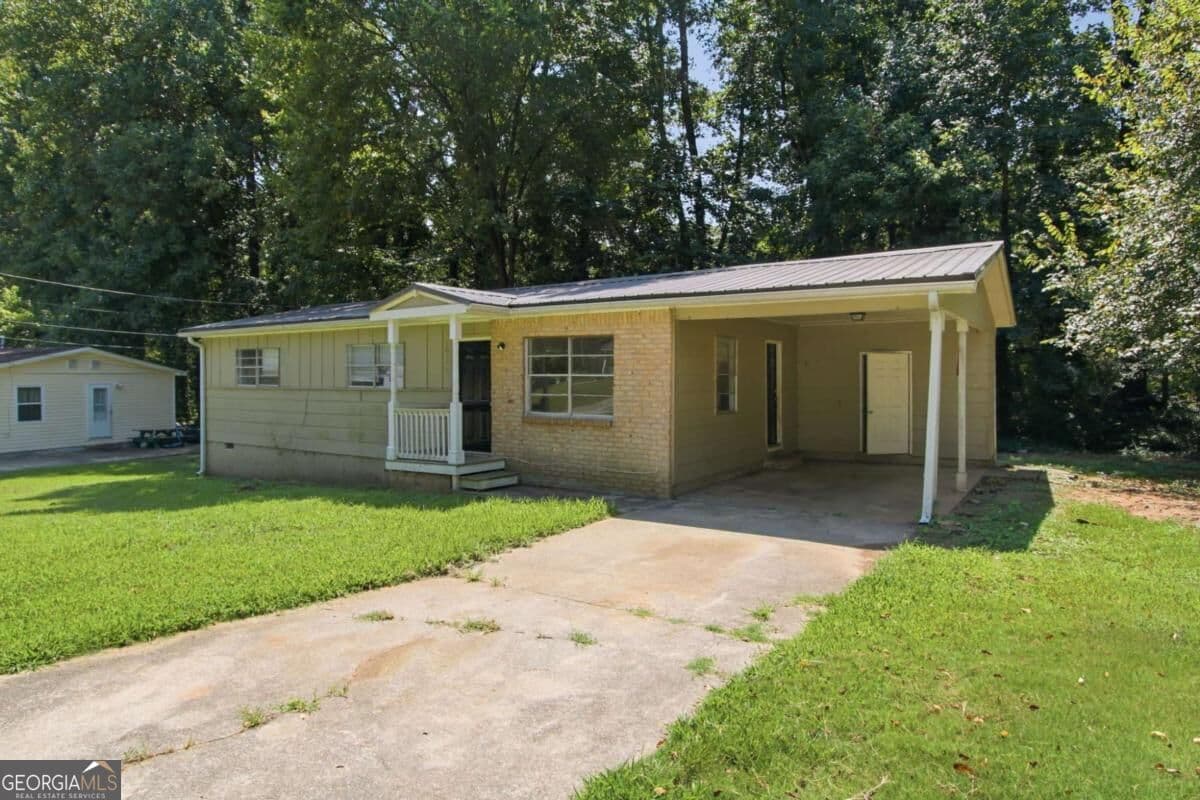 3 bedroom, 2 bathroom, 1,056 sq ft single family residence for sale at 10146 Morris Drive, Covington, GA 30014 — photo 2