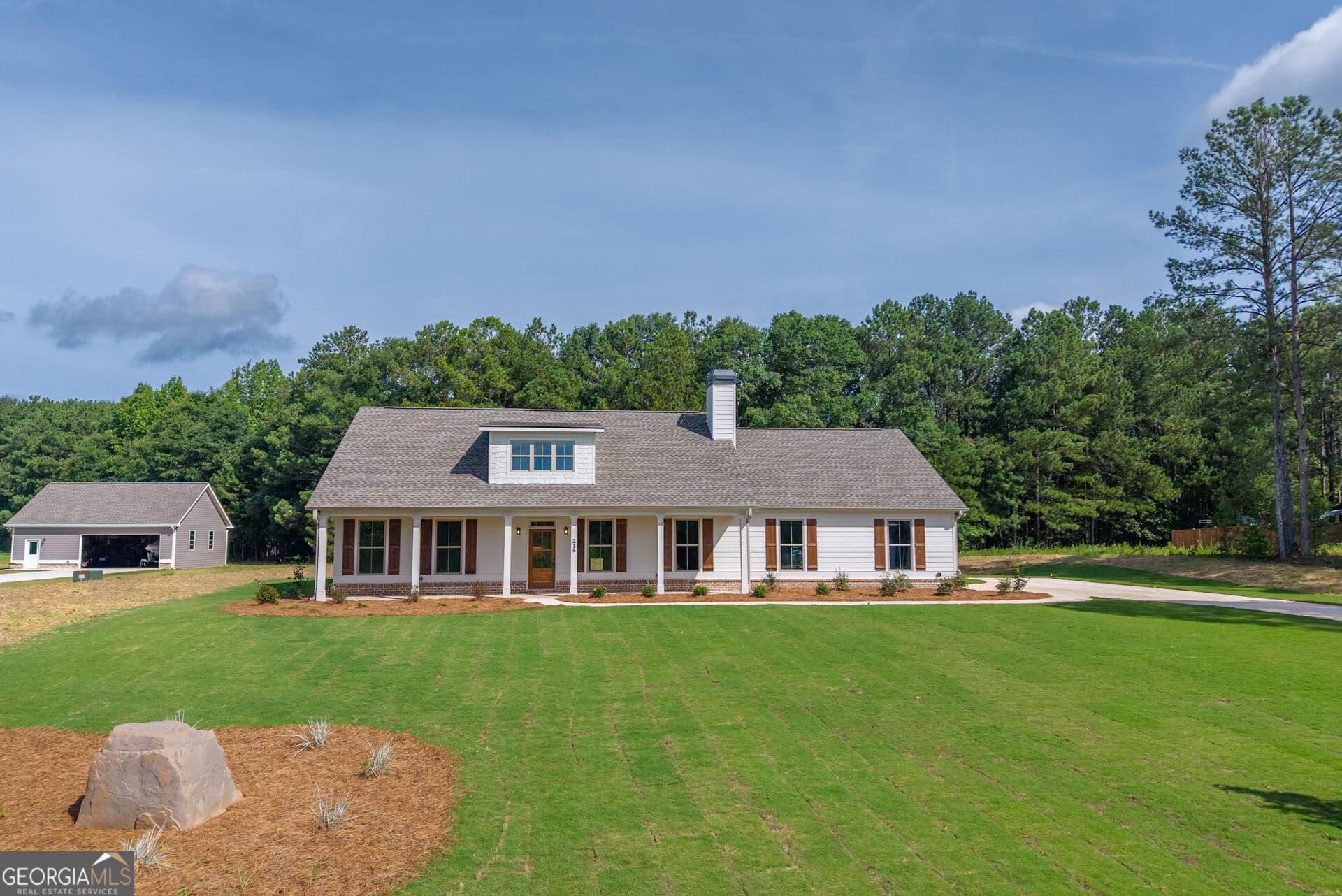 4 bedroom, 2.5 bathroom, 2,162 sq ft single family residence for sale at 218 Woodfin Way, Social Circle, GA 30025 — photo 4