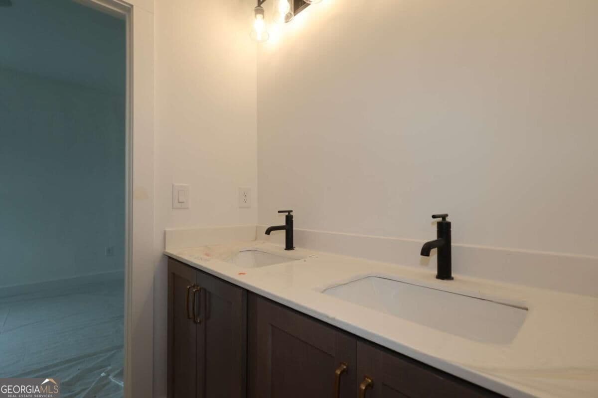 5 bedroom, 4.5 bathroom, 3,144 sq ft single family residence for sale at 4555 Beechnut Circle, Cumming, GA 30028 — photo 9