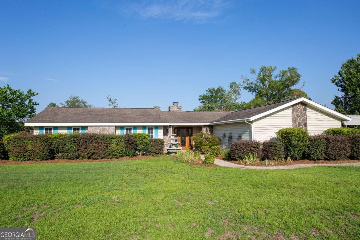 3 bedroom, 2 bathroom, 1,946 sq ft single family residence for sale at 97 Andrea, Baxley, GA 31513 — photo 1 of 44