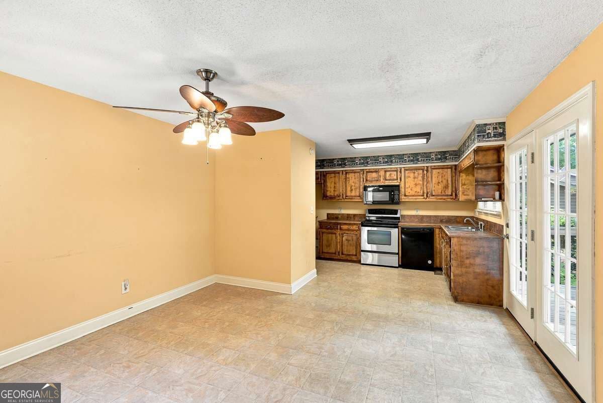 3 bedroom, 2 bathroom, 1,455 sq ft single family residence for sale at 6906 Springwood Drive, Douglasville, GA 30135 — photo 7