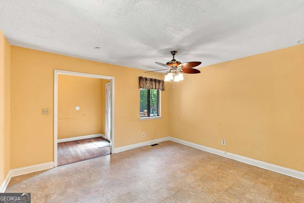 3 bedroom, 2 bathroom, 1,455 sq ft single family residence for sale at 6906 Springwood Drive, Douglasville, GA 30135 — photo 8