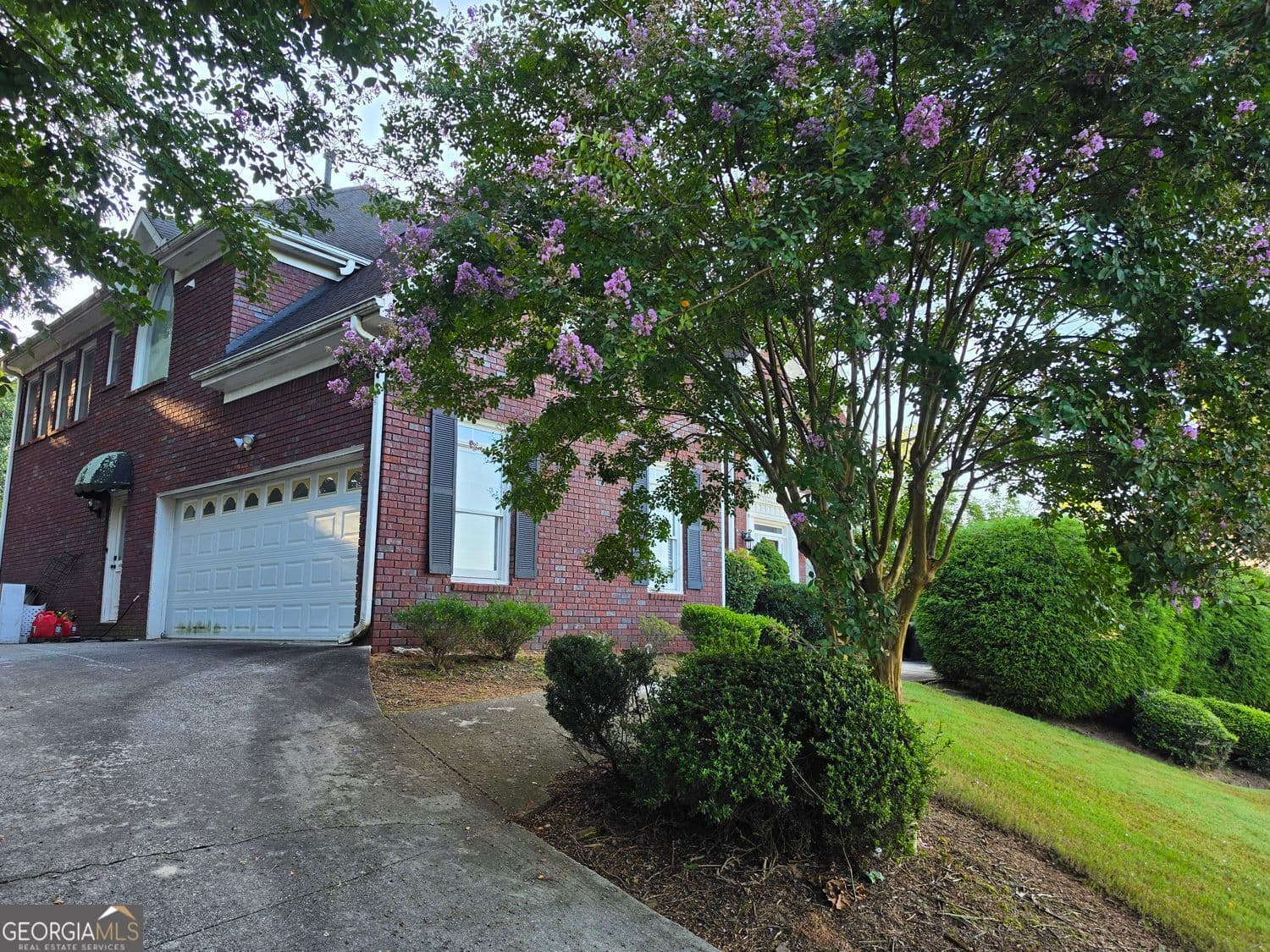 6 bedroom, 4.5 bathroom, 4,380 sq ft single family residence for sale at 2810 Shoemaker Lane, Snellville, GA 30039 — photo 6