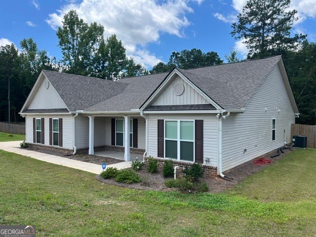 4 bedroom, 2.5 bathroom, 2,226 sq ft single family residence for sale at 378 Riley Circle, Milledgeville, GA 31061 — photo 2