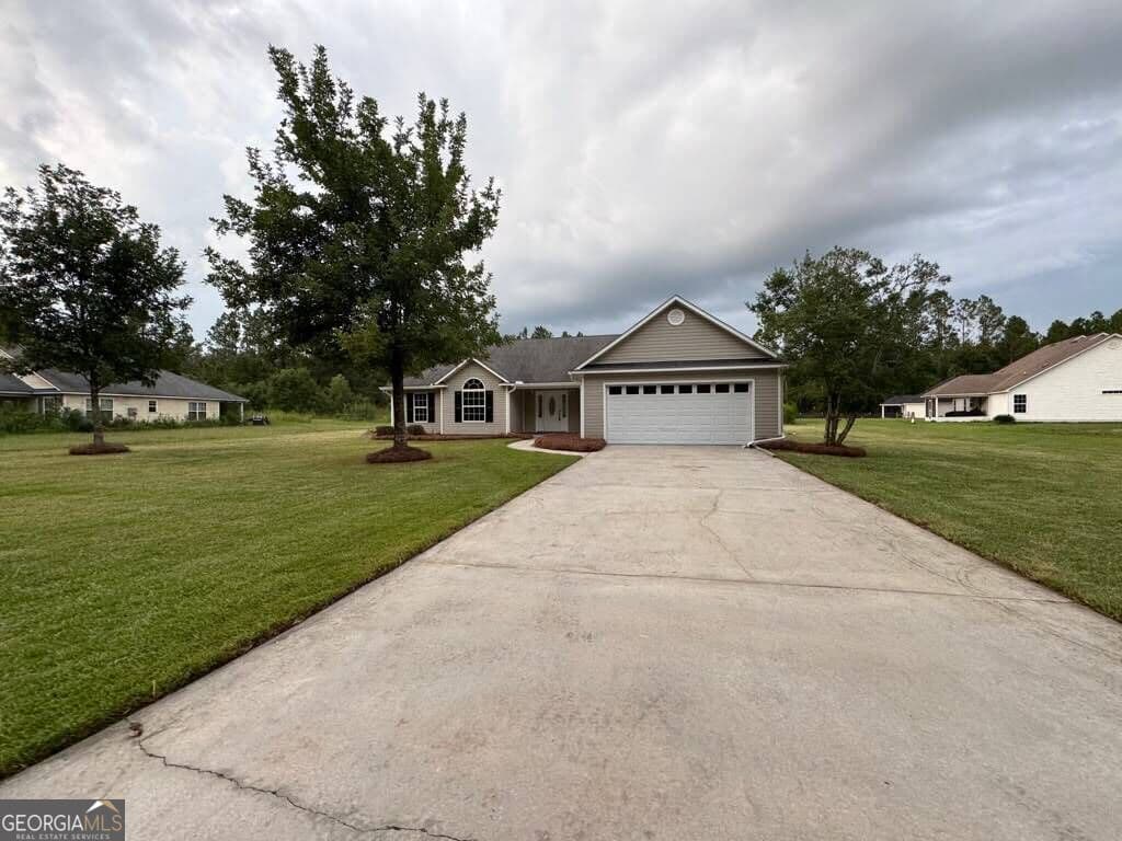 4 bedroom, 2 bathroom single family residence under contract at 35 Magnolia Trail, Lakeland, GA 31635 — photo 2