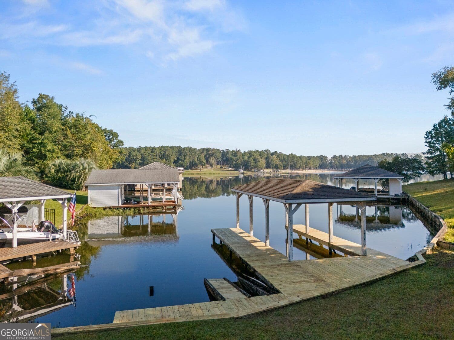 3 bedroom, 3.5 bathroom, 2,932 sq ft single family residence for sale at 175 Waters Edge Drive, Lizella, GA 31052 — photo 3