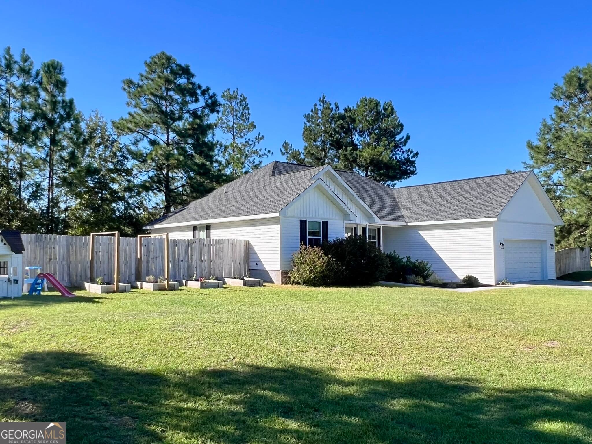 3 bedroom, 2 bathroom, 1,770 sq ft single family residence for sale at 61 Esther Way, Jesup, GA 31545 — photo 5