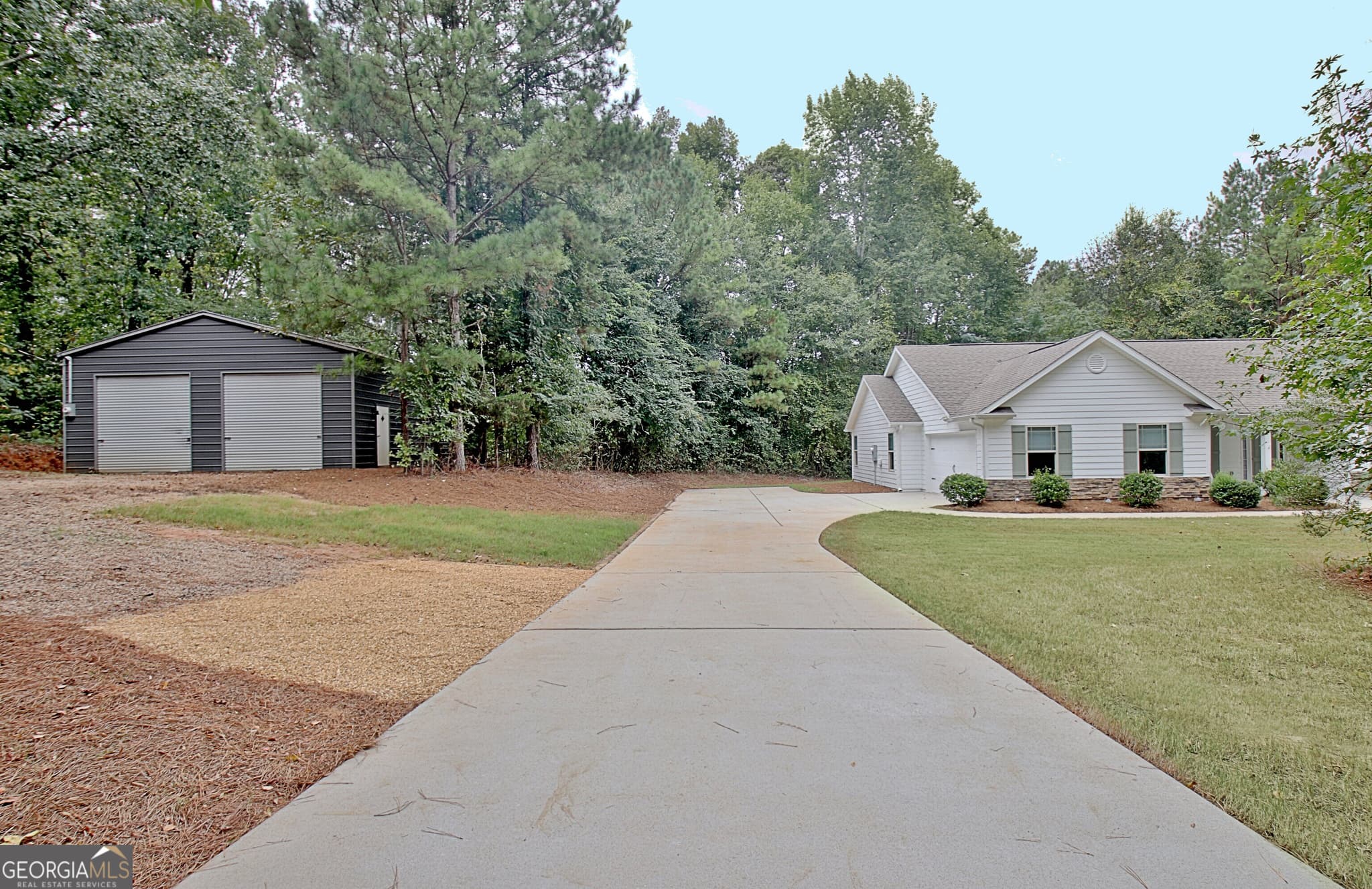 4 bedroom, 3 bathroom, 1,890 sq ft single family residence for sale at 1375 Dolly Nixon Road, Senoia, GA 30276 — photo 3