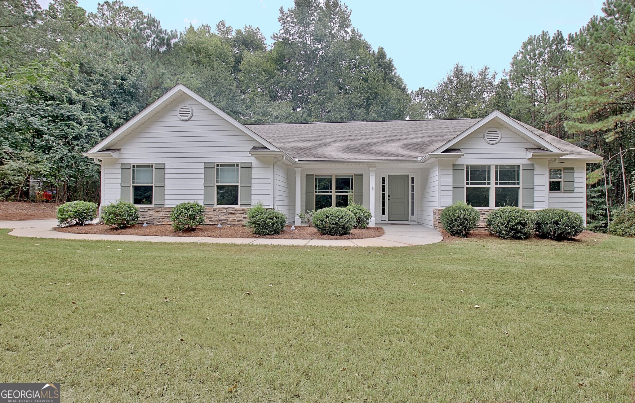 4 bedroom, 3 bathroom, 1,890 sq ft single family residence for sale at 1375 Dolly Nixon Road, Senoia, GA 30276 — photo 1 of 86