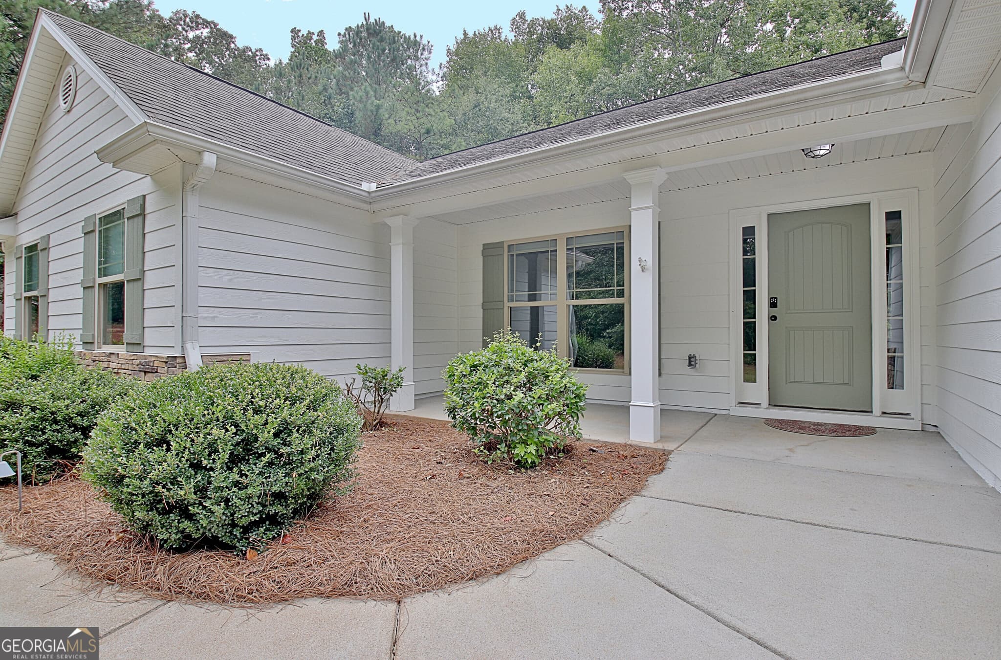 4 bedroom, 3 bathroom, 1,890 sq ft single family residence for sale at 1375 Dolly Nixon Road, Senoia, GA 30276 — photo 9