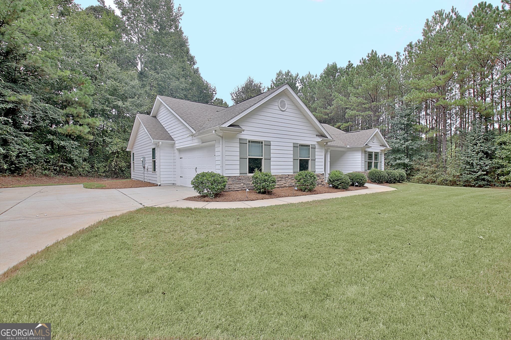 4 bedroom, 3 bathroom, 1,890 sq ft single family residence for sale at 1375 Dolly Nixon Road, Senoia, GA 30276 — photo 4