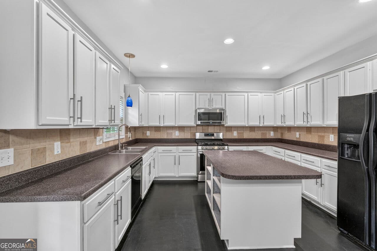 4 bedroom, 4 bathroom, 3,304 sq ft single family residence for rent at 1201 Shelborne Way, Locust Grove, GA 30248 for $2,750 a month — photo 7