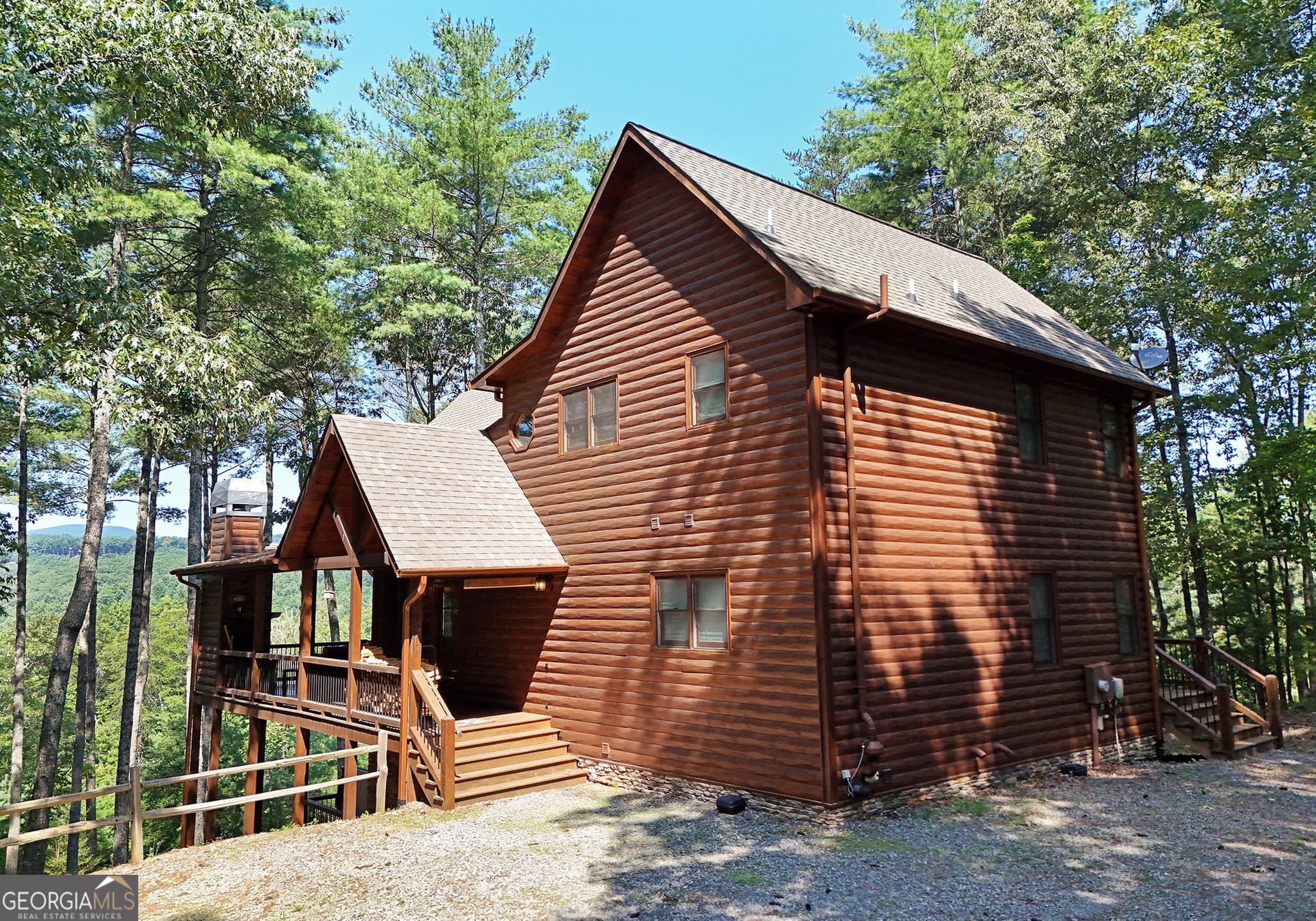 3 bedroom, 3.5 bathroom, 2,800 sq ft cabin,single family residence for sale at 121 Noontootla Trail, Blue Ridge, GA 30513 — photo 1 of 61