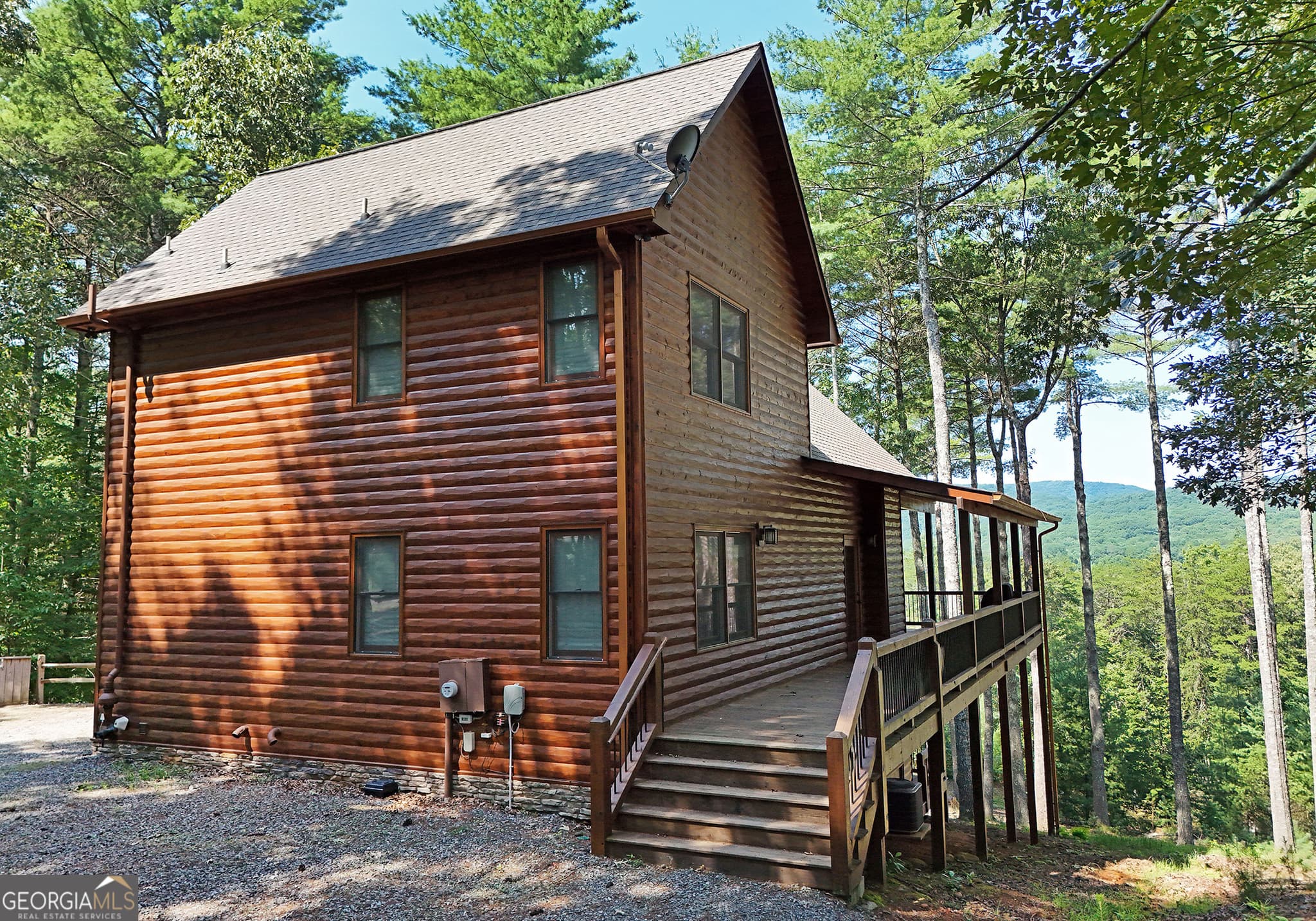 3 bedroom, 3.5 bathroom, 2,800 sq ft cabin,single family residence for sale at 121 Noontootla Trail, Blue Ridge, GA 30513 — photo 5