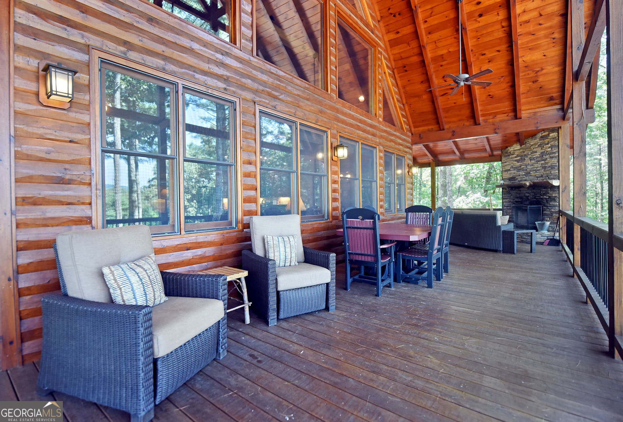 3 bedroom, 3.5 bathroom, 2,800 sq ft cabin,single family residence for sale at 121 Noontootla Trail, Blue Ridge, GA 30513 — photo 10