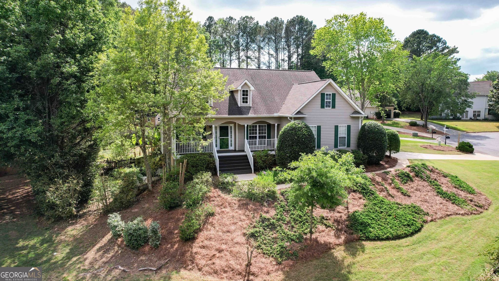 3 bedroom, 3 bathroom, 3,066 sq ft single family residence sold at 37 Woodmere, Newnan, GA 30265