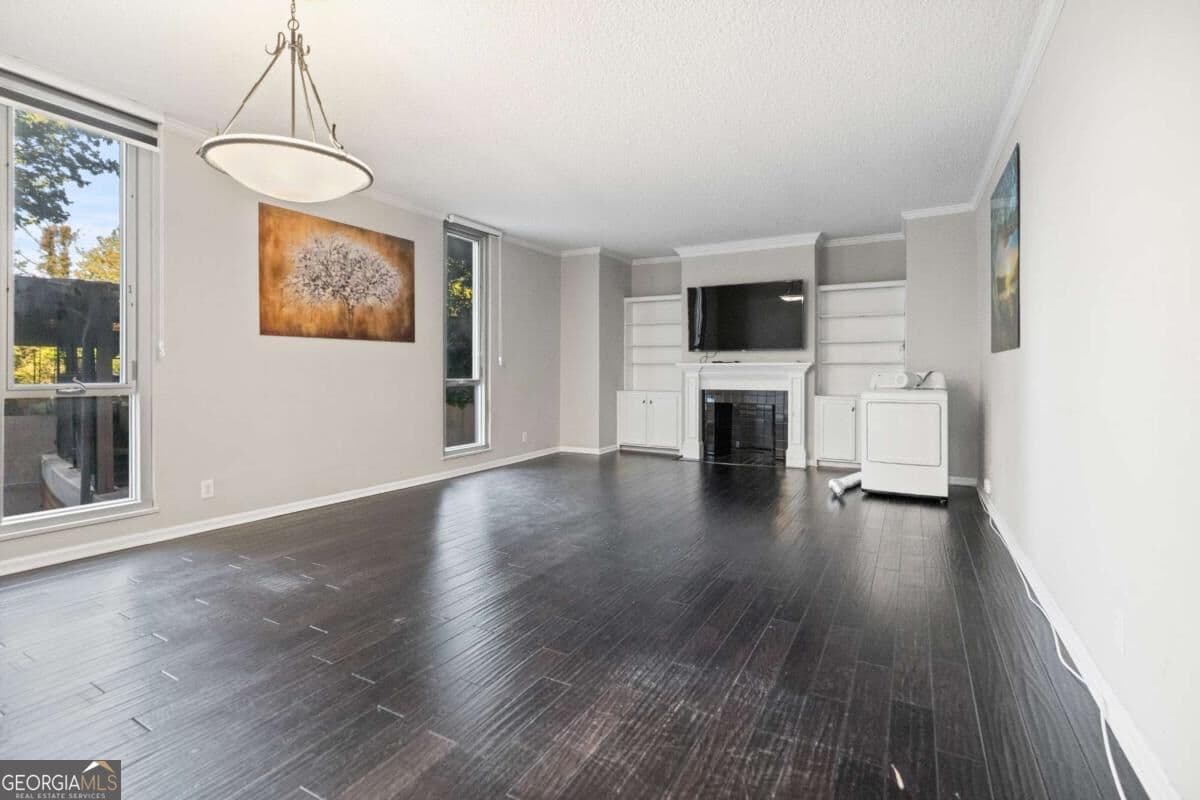 3 bedroom, 2 bathroom, 1,507 sq ft condominium for sale at 3060 Pharr Court North 114, Atlanta, GA 30305 — photo 3