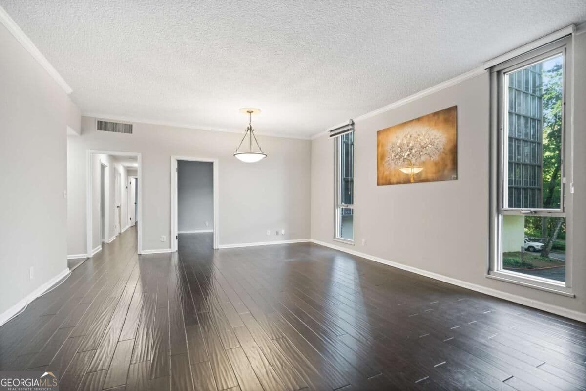 3 bedroom, 2 bathroom, 1,507 sq ft condominium for sale at 3060 Pharr Court North 114, Atlanta, GA 30305 — photo 4
