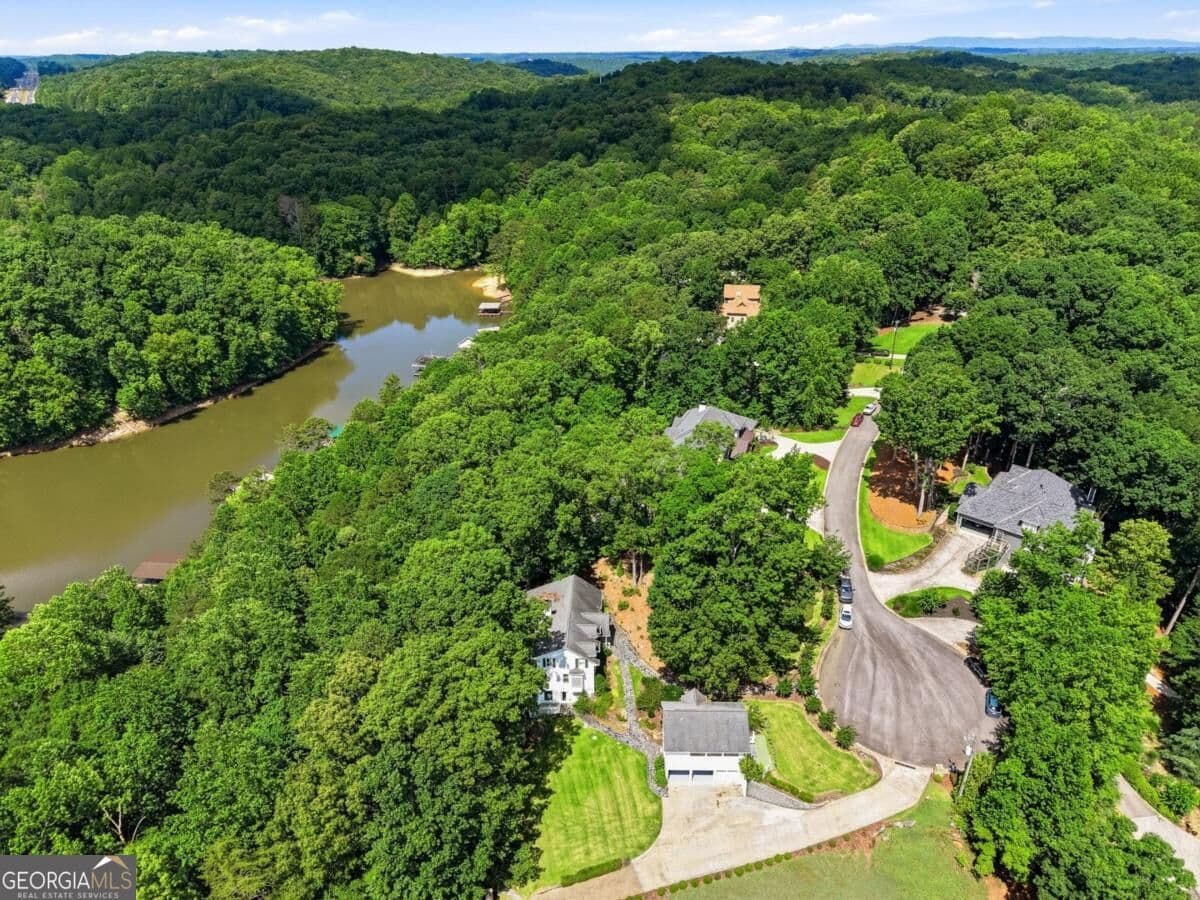 6 bedroom, 5 bathroom, 4,745 sq ft single family residence for sale at 380 Fredricks Cove, Dawsonville, GA 30534 — photo 3