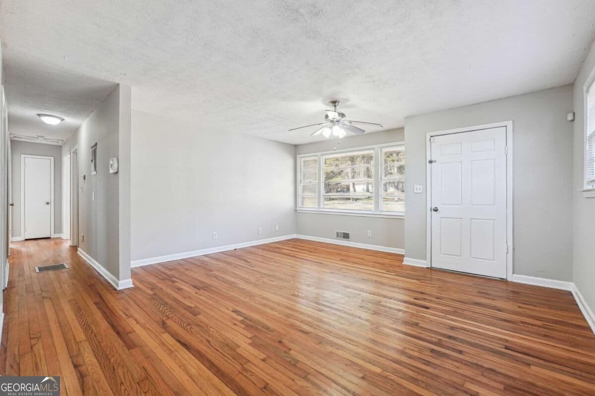 3 bedroom, 1 bathroom, 1,174 sq ft single family residence for sale at 8554 Taylor Road, Riverdale, GA 30274 — photo 7
