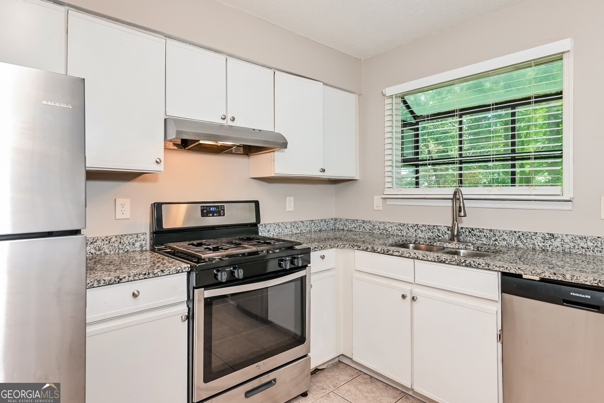 4 bedroom, 2.5 bathroom, 2,456 sq ft single family residence for sale at 1618 Golf Overlook, Stone Mountain, GA 30088 — photo 9